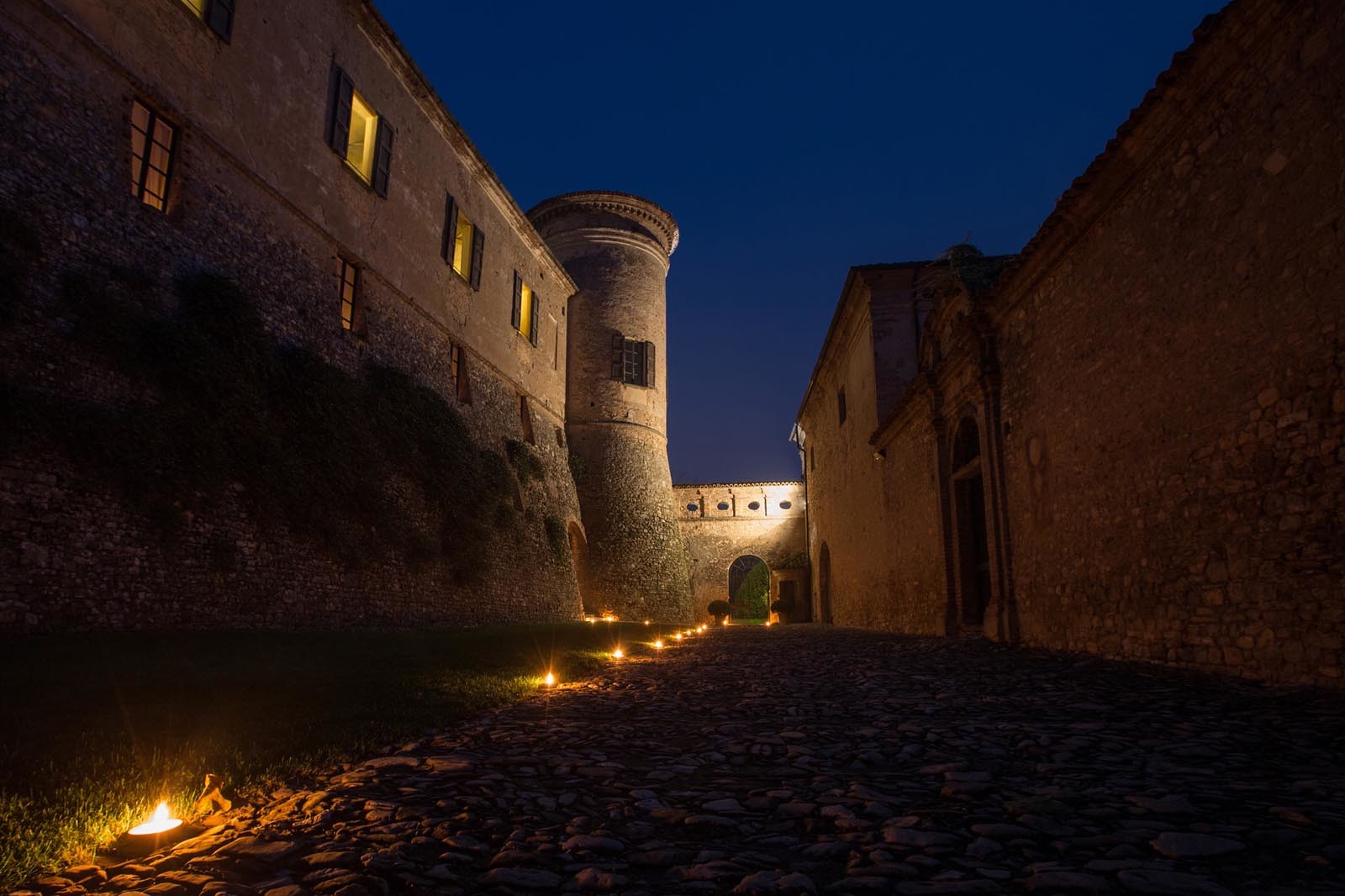 I Misteri del Castello Millenario  Nel labirinto del Castello più antico del Parmense visita notturna alla scoperta dei suoi luoghi segreti