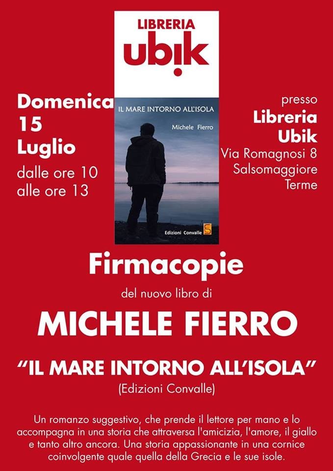 Michele Fierro  firma le copie del suo libro e incontra i lettori.