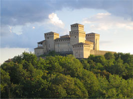 Visite speciali al Castello di Torrechiara, due visite straordinarie al nuovo allestimento con "piramide olografica"