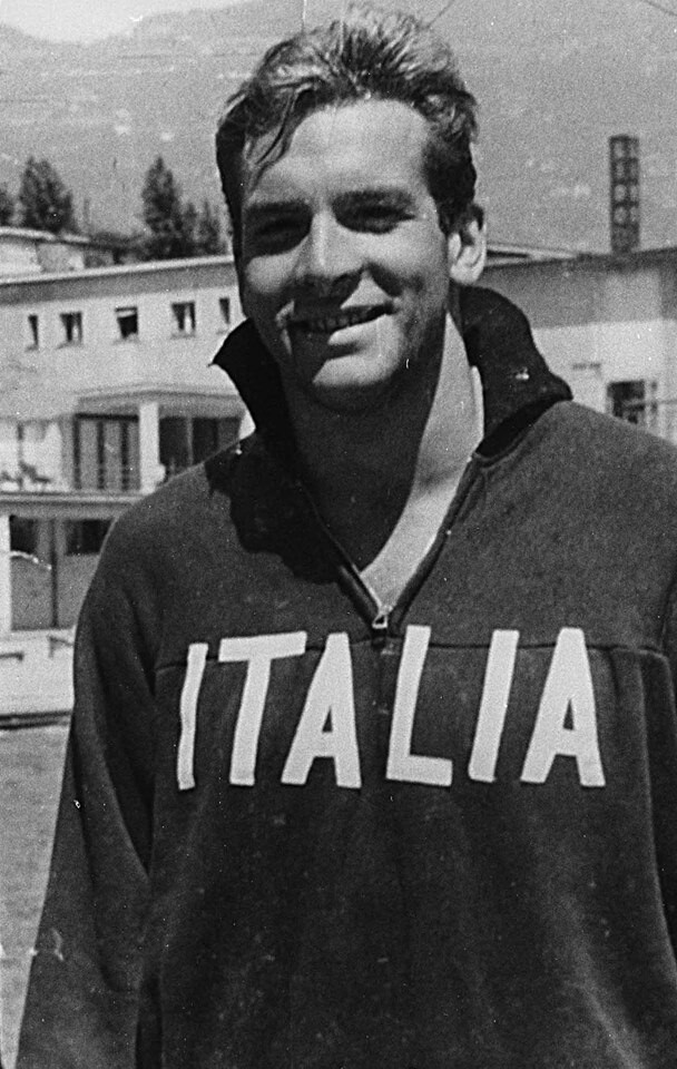 Salsomaggiore, 19 Settembre 1950. Carlo Pedersoli è il primo nuotatore italiano di sempre ad infrangere la soglia del minuto (59''5)