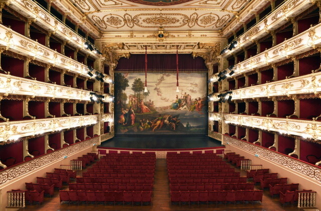 𝐒𝐭𝐚𝐠𝐢𝐨𝐧𝐞 𝟐𝟎𝟐𝟐-𝟐𝟎𝟐𝟑 del Teatro Regio  di Parma 𝐎𝐩𝐞𝐫𝐚, 𝐝𝐚𝐧𝐳𝐚, 𝐜𝐨𝐧𝐜𝐞𝐫𝐭𝐢, 𝐬𝐩𝐞𝐭𝐭𝐚𝐜𝐨𝐥𝐢 𝐩𝐞𝐫 𝐛𝐚𝐦𝐛𝐢𝐧𝐢
