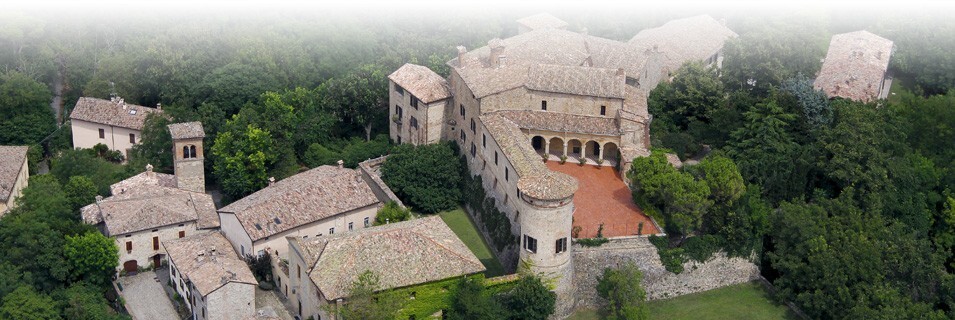 Al Castello di Scipione dei Marchesi Pallavicino  La magia del Castello Incantato, ancora addobbato a festa